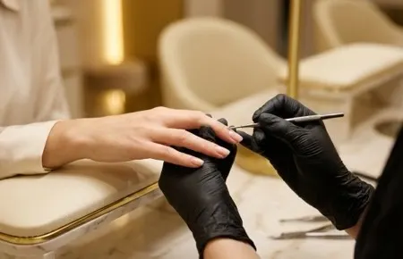 Profesjonalny manicure - precyzyjna pielęgnacja dłoni